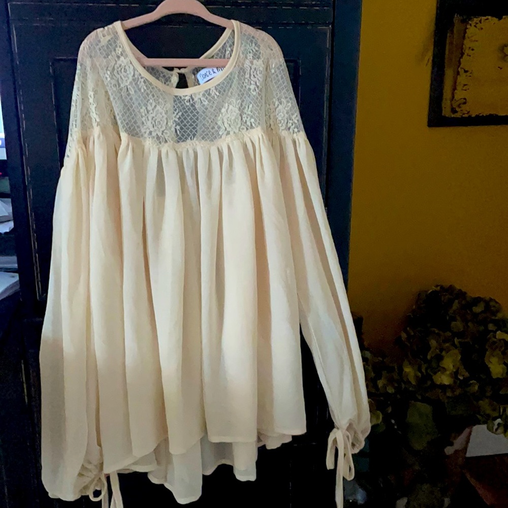 Women’s Blouse with ballon sleeves